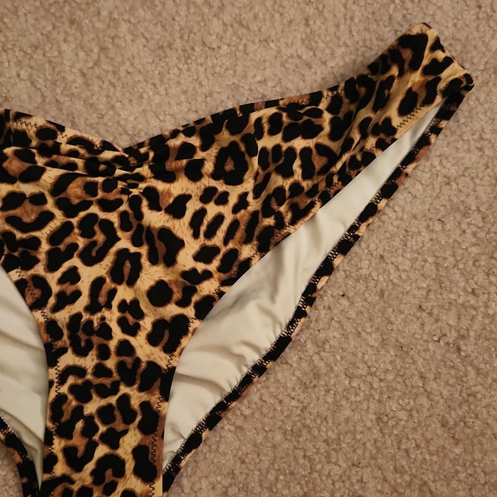 PINK Victoria Secret Cheeky Bikini Bottoms Cheetah Print Size Medium
